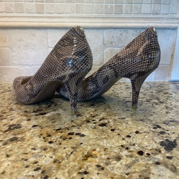 Michael Kors Leather Heels size 9 - Picture 5 of 6